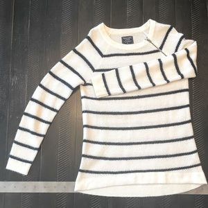 Abercrombie & Fitch Long Sleeve Sweater